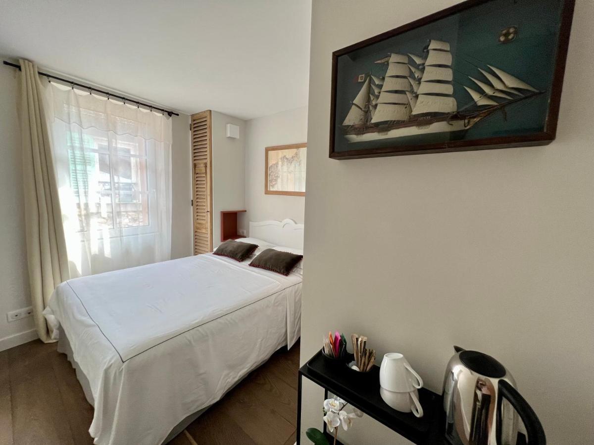 Les Petits Volets 2 Bed and Breakfast Antibes Buitenkant foto