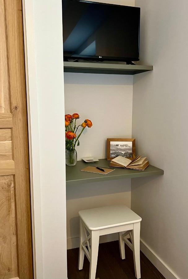 Les Petits Volets 2 Bed and Breakfast Antibes Buitenkant foto