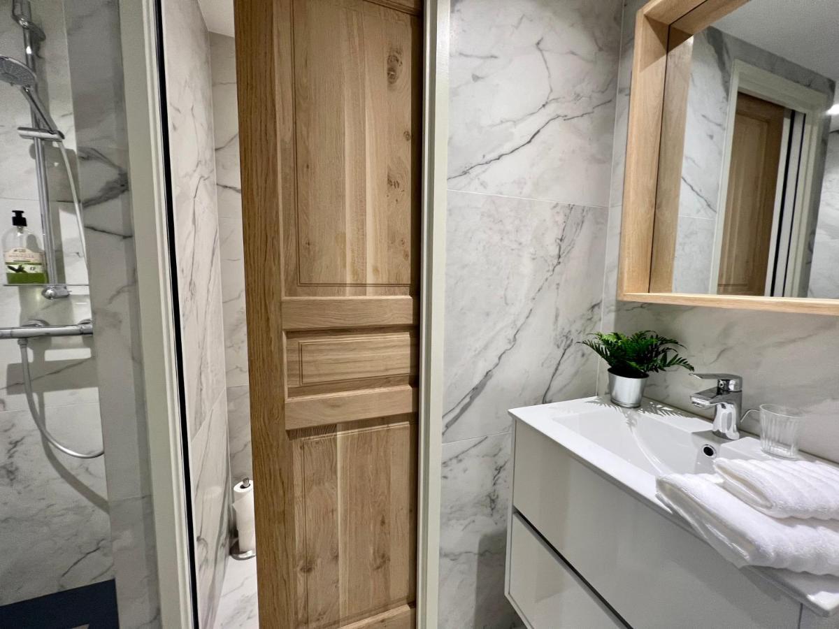 Les Petits Volets 2 Bed and Breakfast Antibes Buitenkant foto