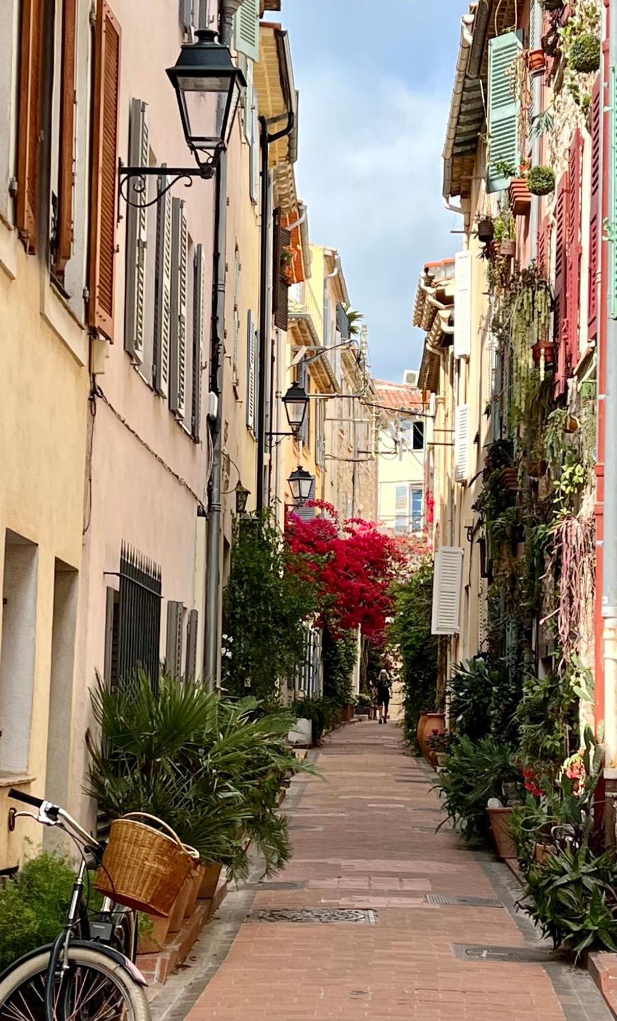 Les Petits Volets 2 Bed and Breakfast Antibes Buitenkant foto